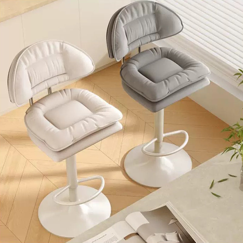Tabouret de bar moderne minimaliste en acier avec dossier et accoudoirs, rembourré en cuir PU, coton et éponge, pour salle à manger 