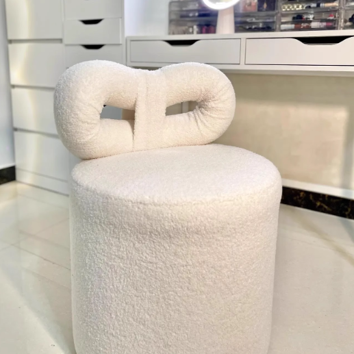 Taburete de tocador contemporáneo nórdico de crema con respaldo cilíndrico de lana de cordero de madera maciza sin brazos para dormitorio 