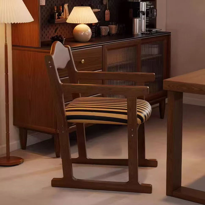 Traditioneller französischer quadratischer Esszimmerstuhl aus Stoff mit Polsterung, Kautschukholz und Sperrholz, mit Rückenlehne und Armlehne, für das Esszimmer 