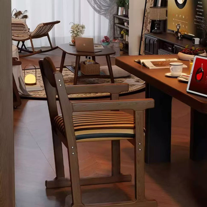 Traditioneller französischer quadratischer Esszimmerstuhl aus Stoff mit Polsterung, Kautschukholz und Sperrholz, mit Rückenlehne und Armlehne, für das Esszimmer 