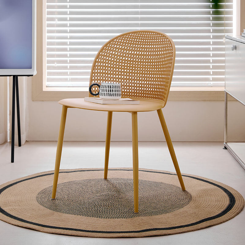 Moderner minimalistischer Bogen PP Webeisen Esszimmerstuhl Rückenlehne ohne Armlehnen für Esszimmer 