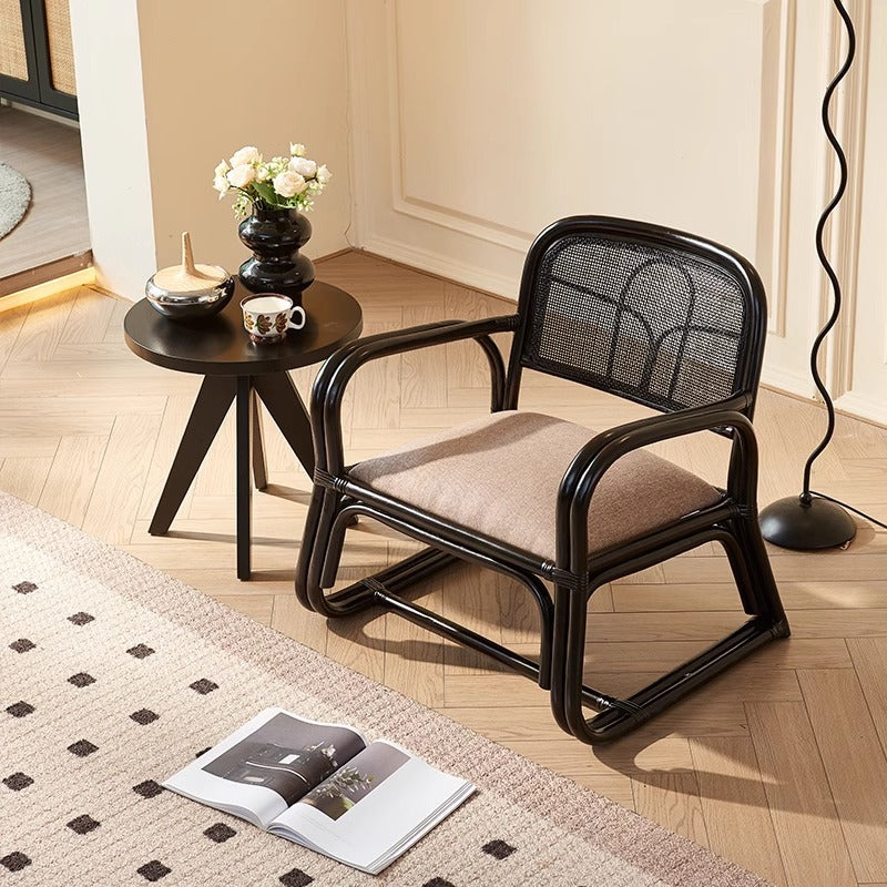 Traditioneller japanischer quadratischer Samt-Rattan-Webschaum-Akzentstuhl mit Rückenlehne und Armlehnen für das Wohnzimmer 