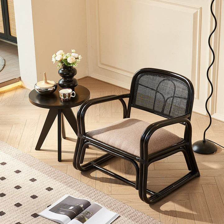 Traditioneller japanischer quadratischer Samt-Rattan-Webschaum-Akzentstuhl mit Rückenlehne und Armlehnen für das Wohnzimmer 