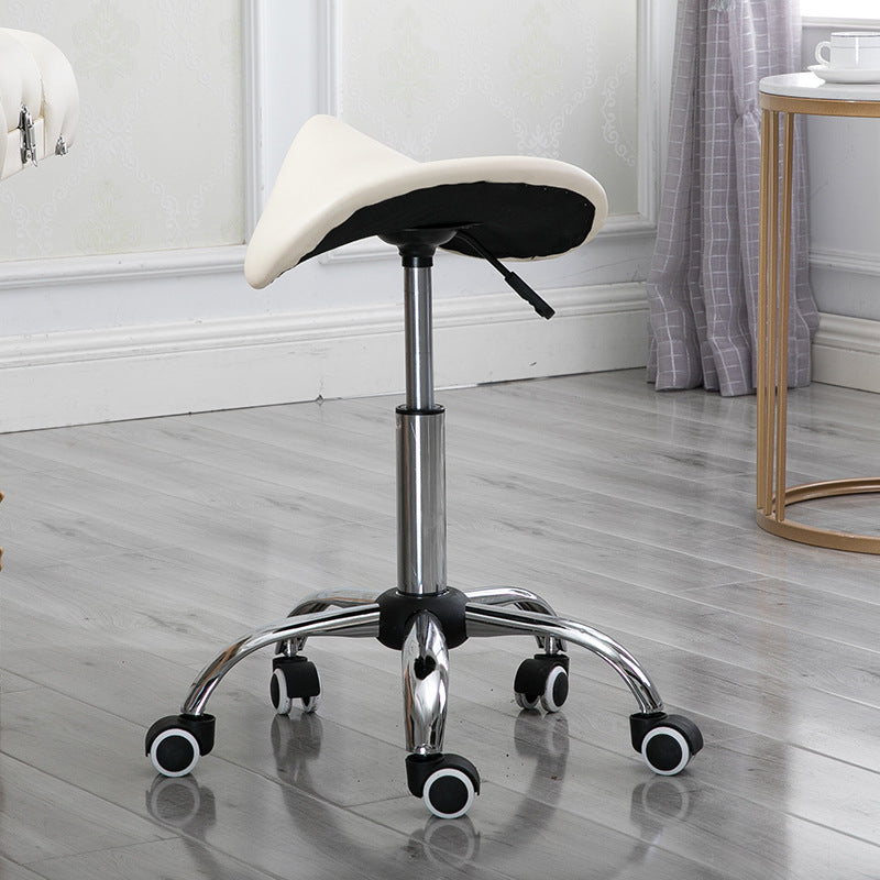 Taburete de bar moderno minimalista curvado de cuero PU PVC acero electrochapado sin respaldo ni brazos para comedor 