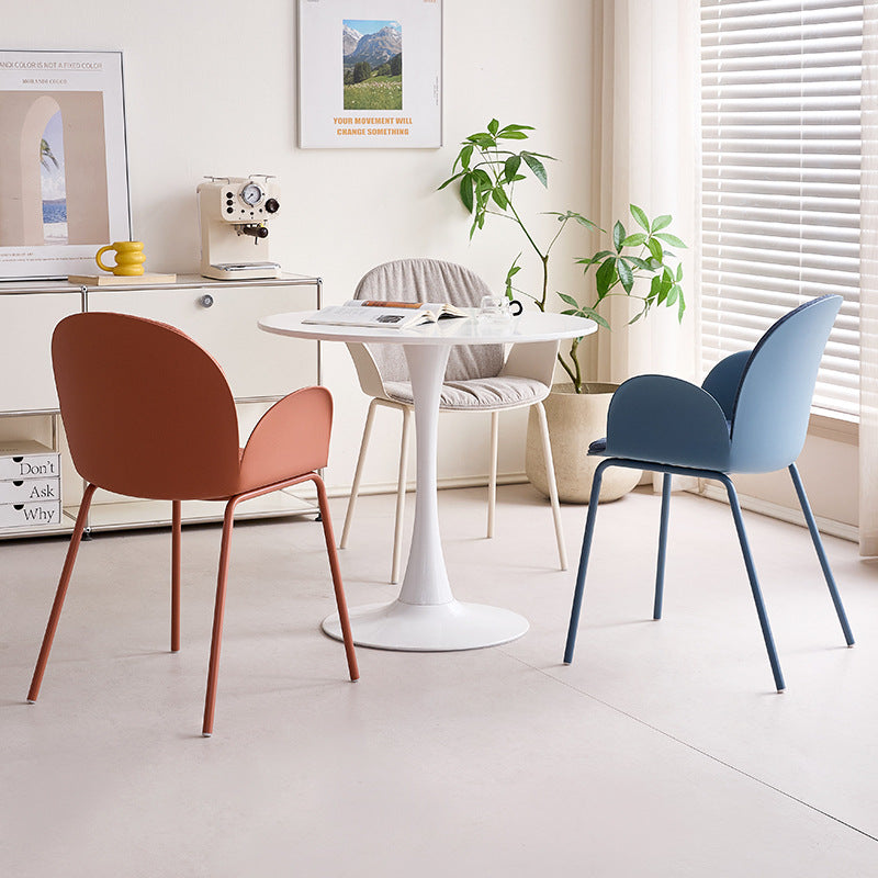 Sillón decorativo contemporáneo nórdico de plástico, hierro, algodón y lino con respaldo y reposabrazos para sala de estar 
