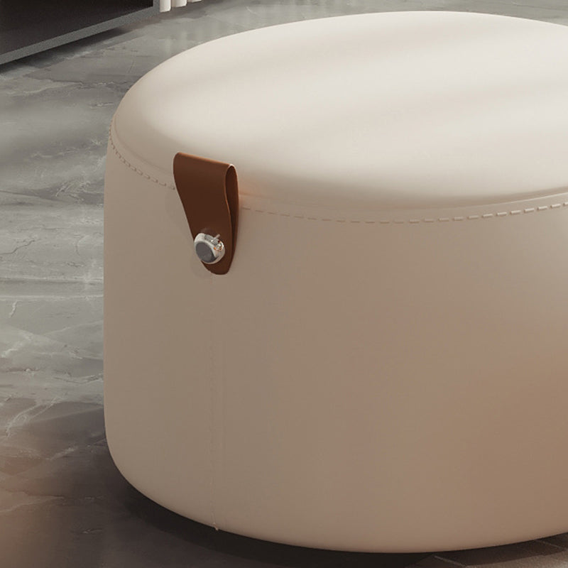 Zeitgenössischer nordischer niedriger Hocker aus Metall, Kautschukholz, Kratzleder und in zylindrischer Form ohne Rückenlehne und Armlehnen für das Wohnzimmer 