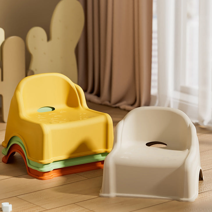 Moderner minimalistischer stapelbarer niedriger Kinderhocker aus PP in quadratischer Form ohne Armlehnen mit Rückenlehne fürs Wohnzimmer 