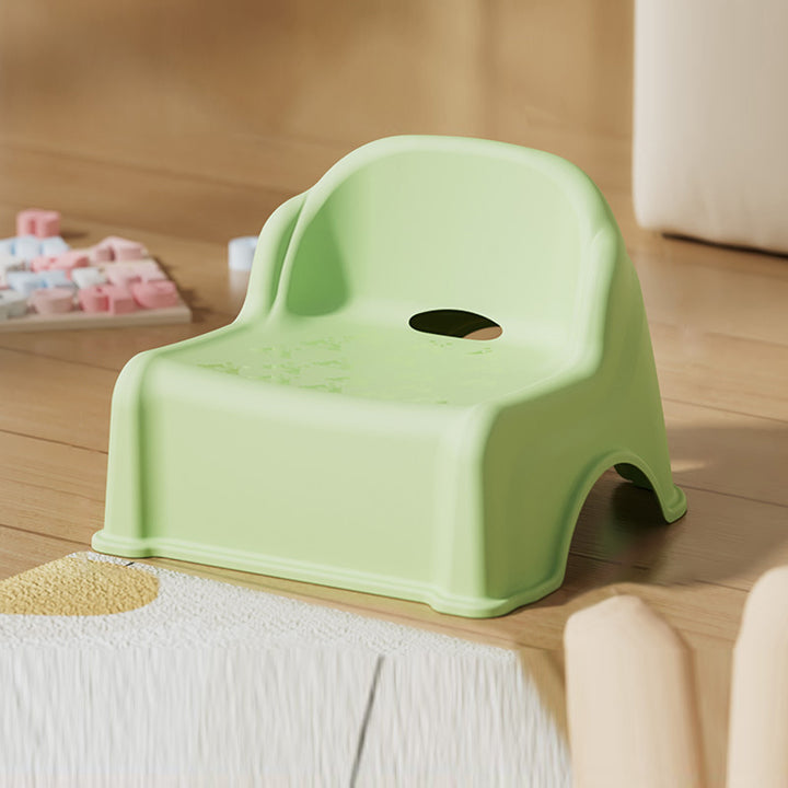 Moderner minimalistischer stapelbarer niedriger Kinderhocker aus PP in quadratischer Form ohne Armlehnen mit Rückenlehne fürs Wohnzimmer 