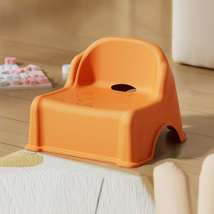 Moderner minimalistischer stapelbarer niedriger Kinderhocker aus PP in quadratischer Form ohne Armlehnen mit Rückenlehne fürs Wohnzimmer 