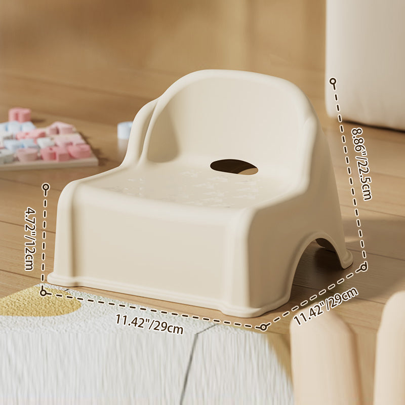 Moderner minimalistischer stapelbarer niedriger Kinderhocker aus PP in quadratischer Form ohne Armlehnen mit Rückenlehne fürs Wohnzimmer 