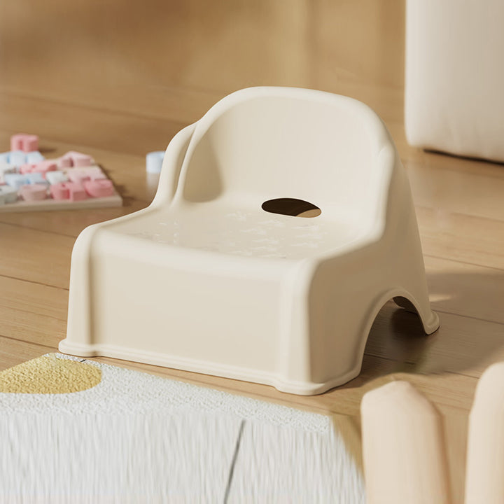 Moderner minimalistischer stapelbarer niedriger Kinderhocker aus PP in quadratischer Form ohne Armlehnen mit Rückenlehne fürs Wohnzimmer 