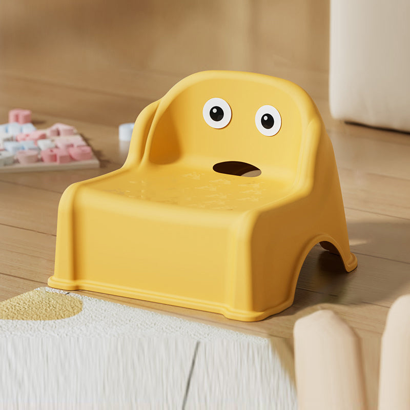 Moderner minimalistischer stapelbarer niedriger Kinderhocker aus PP in quadratischer Form ohne Armlehnen mit Rückenlehne fürs Wohnzimmer 