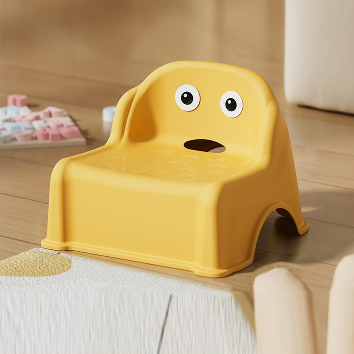 Moderner minimalistischer stapelbarer niedriger Kinderhocker aus PP in quadratischer Form ohne Armlehnen mit Rückenlehne fürs Wohnzimmer 
