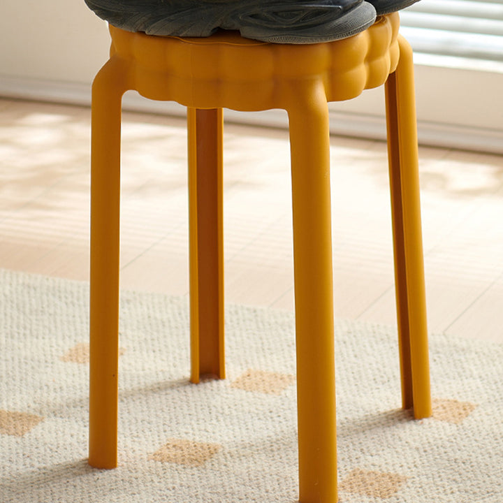 Moderner nordischer Kunststoff-Hocker in Blumenform ohne Rückenlehne und Armlehnen für das Wohnzimmer 