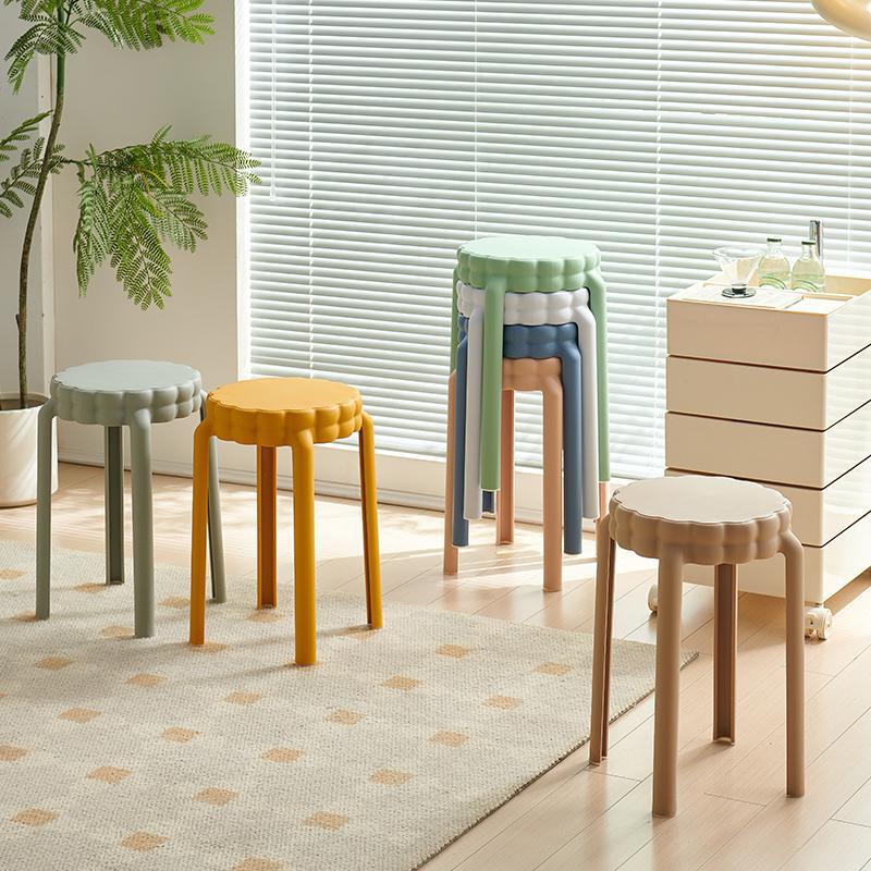 Moderner nordischer Kunststoff-Hocker in Blumenform ohne Rückenlehne und Armlehnen für das Wohnzimmer 