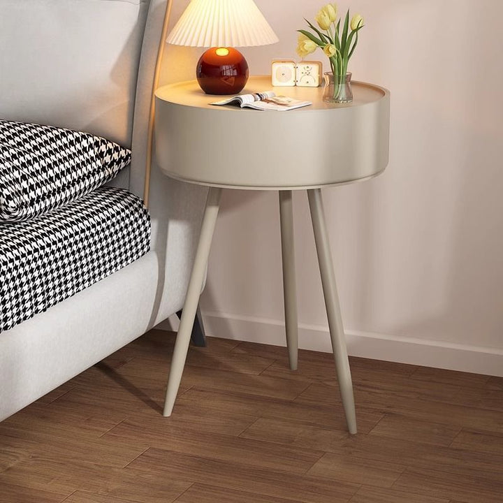 Mesa Auxiliar Redonda de Acero Inoxidable PP de Simplicidad Moderna con 3 Patas para Sala de Estar 