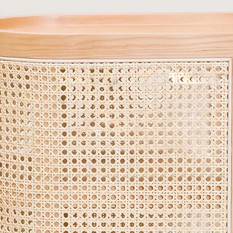 Traditioneller rustikaler zylindrischer Nachttisch aus Eschenholz und Rattan 2 – Schrank für das Schlafzimmer 