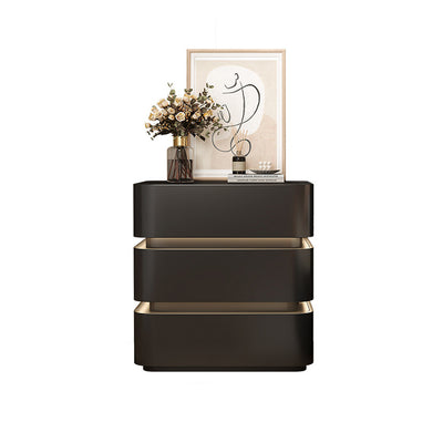 Table de chevet moderne minimaliste en bois massif avec bande lumineuse à trois tiroirs pour chambre 