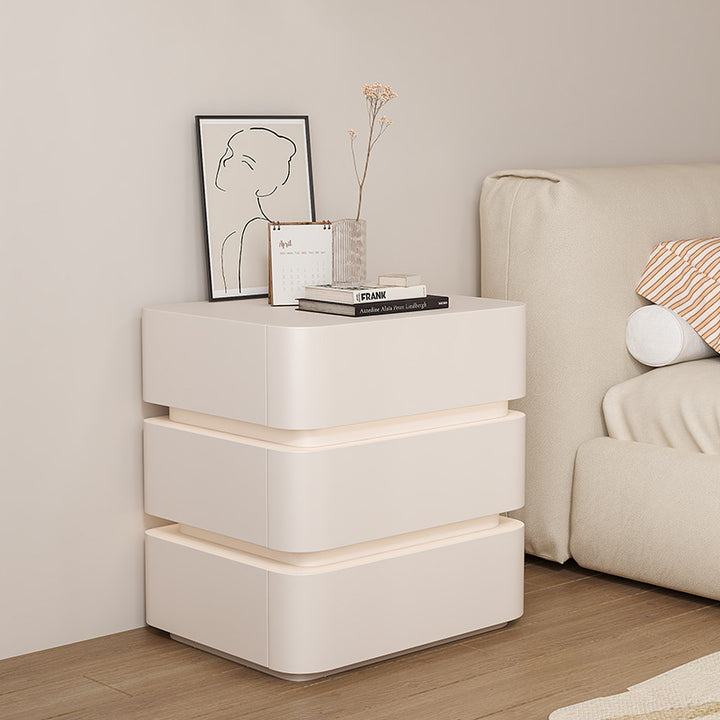 Table de chevet moderne minimaliste en bois massif avec bande lumineuse à trois tiroirs pour chambre 