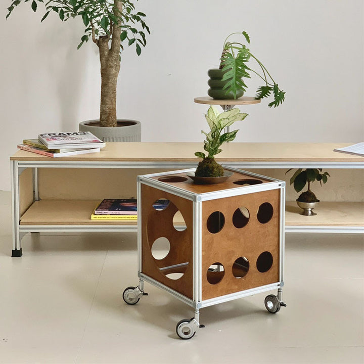 Table d'appoint carrée contemporaine avec trou en cube en bois massif 1 - Rangement pour le salon 
