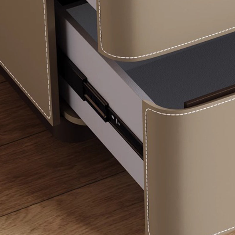 Table de chevet contemporaine nordique en cube carré en faux cuir de selle en bois massif avec matériel à 2 tiroirs pour chambre 
