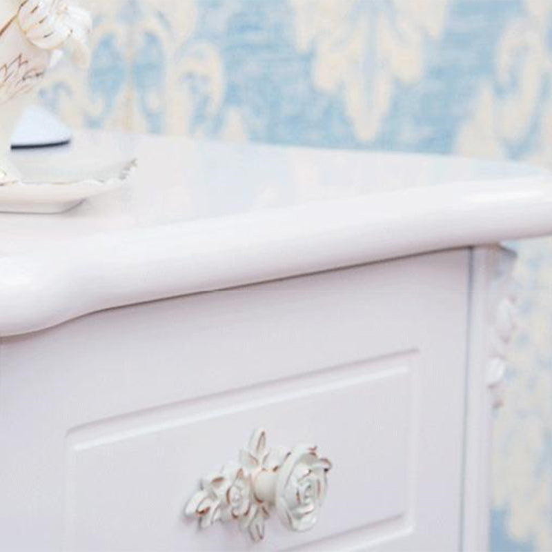 Mesita de noche de madera maciza PE con tablero artificial de cubo cuadrado europeo tradicional con 2 cajones para dormitorio 