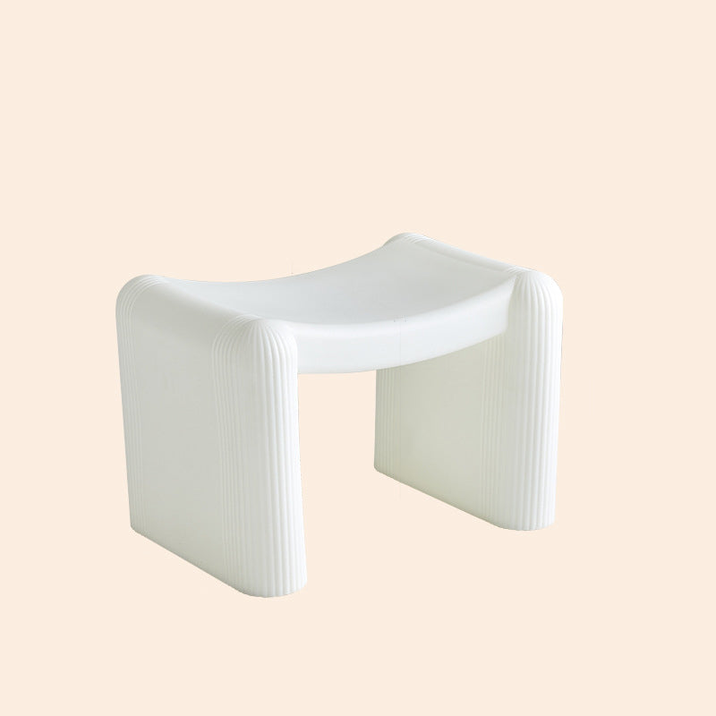 Contemporary Nordic PP Plastic Saddle-Shaped Stool Decorative Stackable Backless Armless Low Stool For Entryway &amp; Living Room