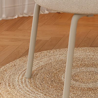 Zeitgenössischer nordischer Hocker mit Lammwolle und Kohlenstoffstahl, runde Sitzfläche in Katzenpfotenform für Schlafzimmer und Wohnzimmer 