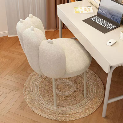 Zeitgenössischer nordischer Hocker mit Lammwolle und Kohlenstoffstahl, runde Sitzfläche in Katzenpfotenform für Schlafzimmer und Wohnzimmer 