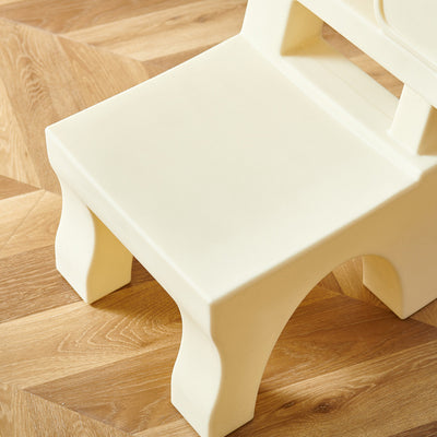 Zeitgenössischer nordischer quadratischer Kunststoffhocker für Kinderzimmer & Wohnzimmer 