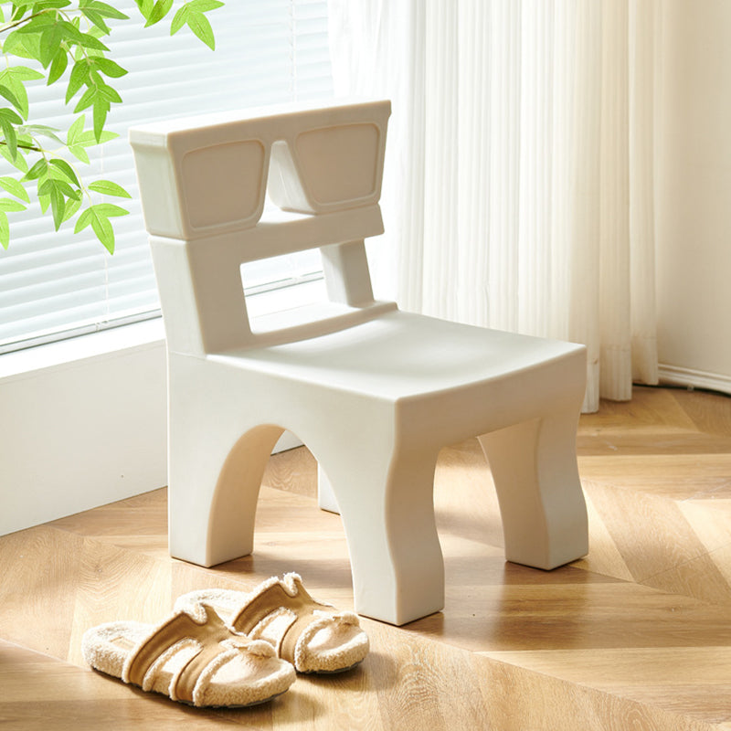 Zeitgenössischer nordischer quadratischer Kunststoffhocker für Kinderzimmer & Wohnzimmer 
