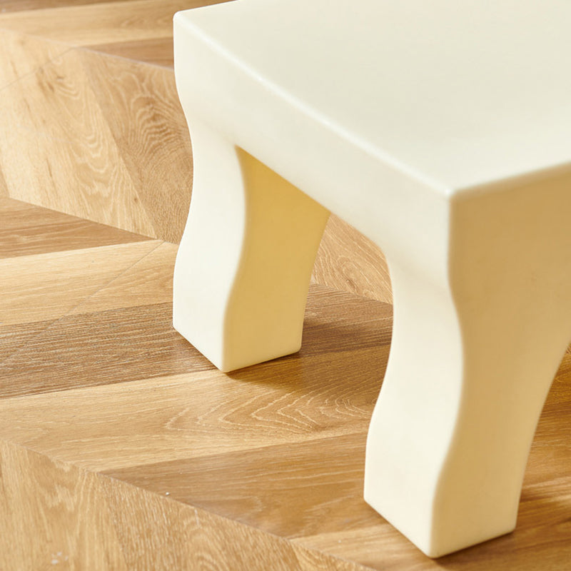 Zeitgenössischer nordischer quadratischer Kunststoffhocker für Kinderzimmer & Wohnzimmer 