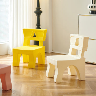 Zeitgenössischer nordischer quadratischer Kunststoffhocker für Kinderzimmer & Wohnzimmer 