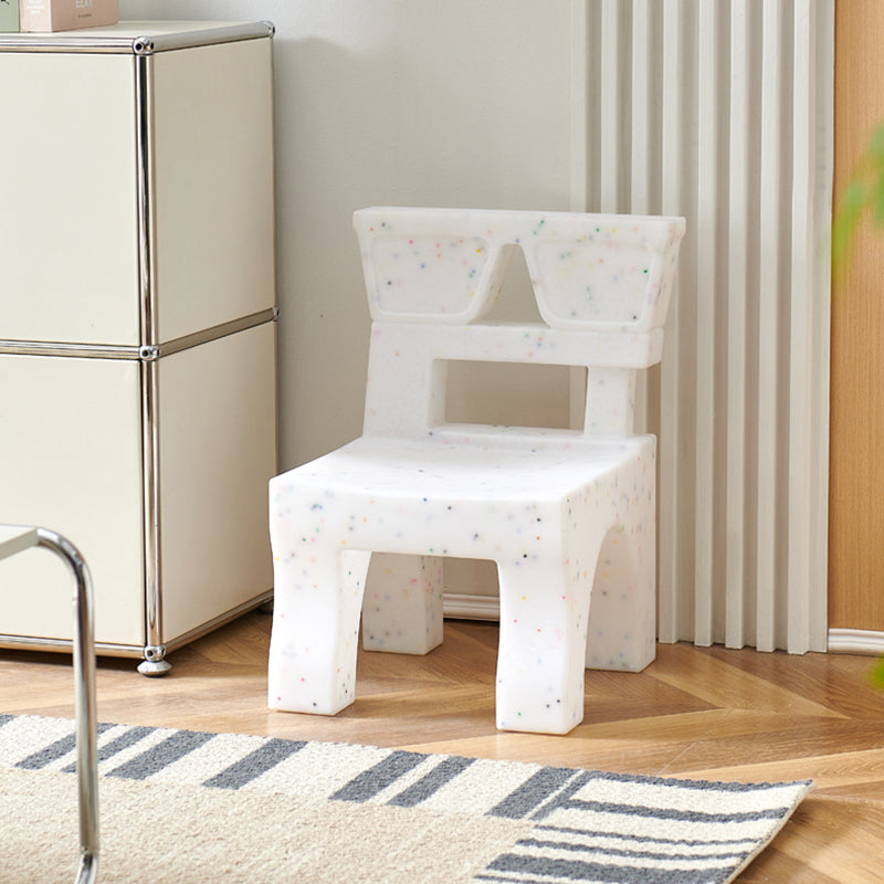 Zeitgenössischer nordischer quadratischer Kunststoffhocker für Kinderzimmer & Wohnzimmer 