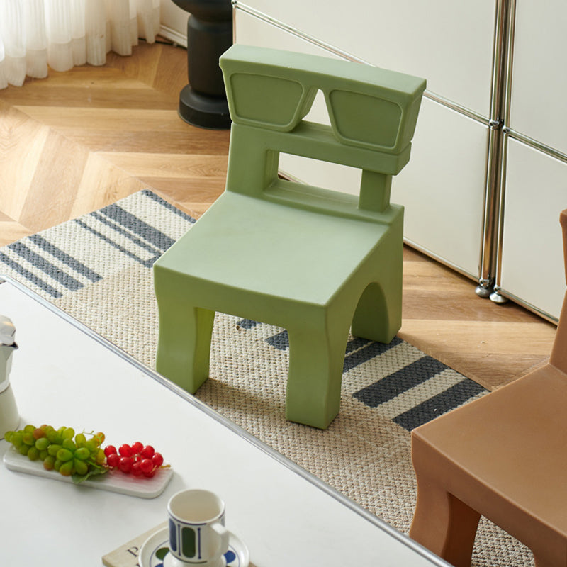 Zeitgenössischer nordischer quadratischer Kunststoffhocker für Kinderzimmer & Wohnzimmer 