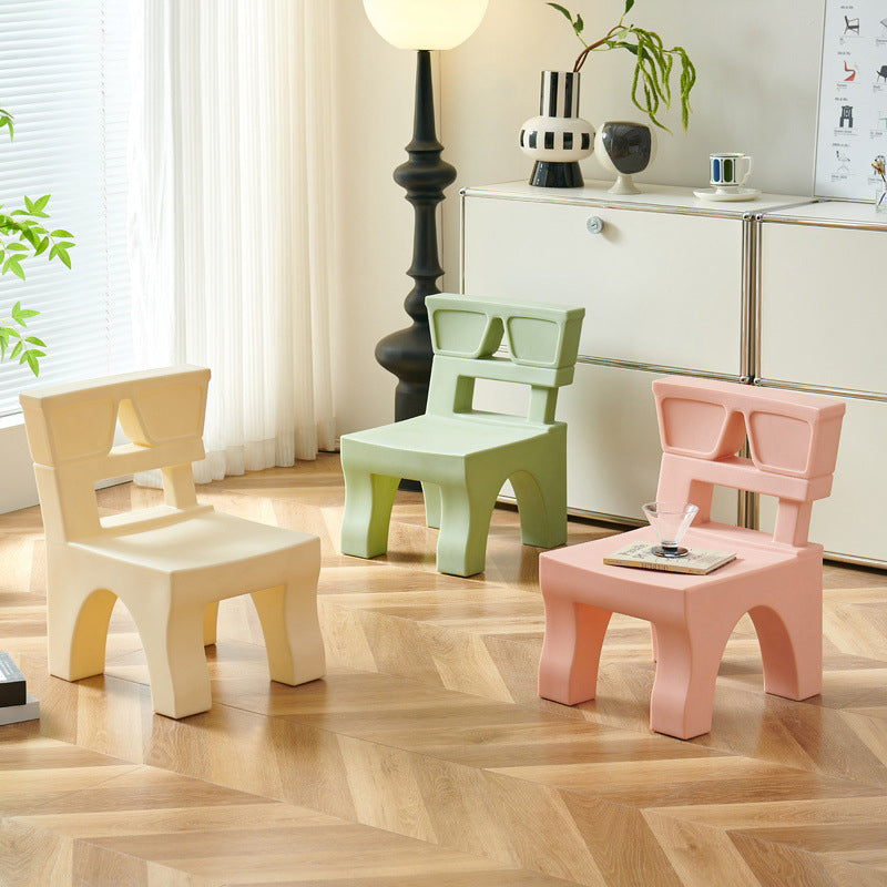 Zeitgenössischer nordischer quadratischer Kunststoffhocker für Kinderzimmer & Wohnzimmer 