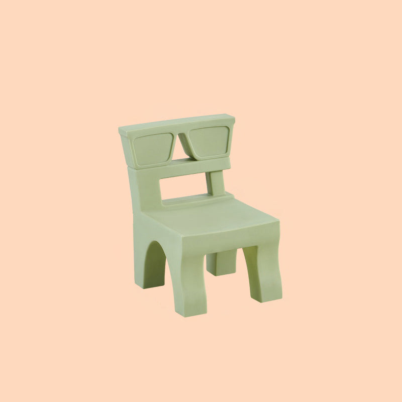 Zeitgenössischer nordischer quadratischer Kunststoffhocker für Kinderzimmer & Wohnzimmer 