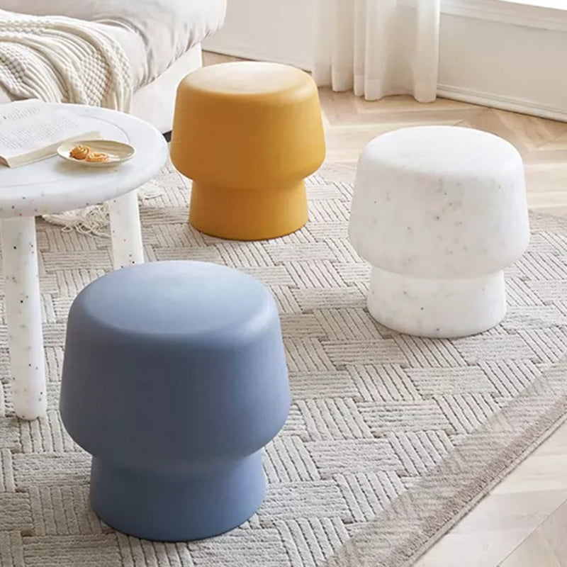 Zeitgenössischer kreativer runder Kunststoffhocker für Schlafzimmer- und Wohnzimmer-Sitzgelegenheiten 