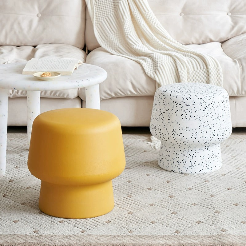 Zeitgenössischer kreativer runder Kunststoffhocker für Schlafzimmer- und Wohnzimmer-Sitzgelegenheiten 