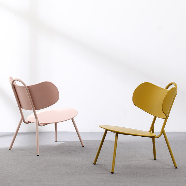 Chaise d'accent contemporaine nordique en plastique et fer avec dossier incurvé et siège rond pour chambre, salon, balcon 