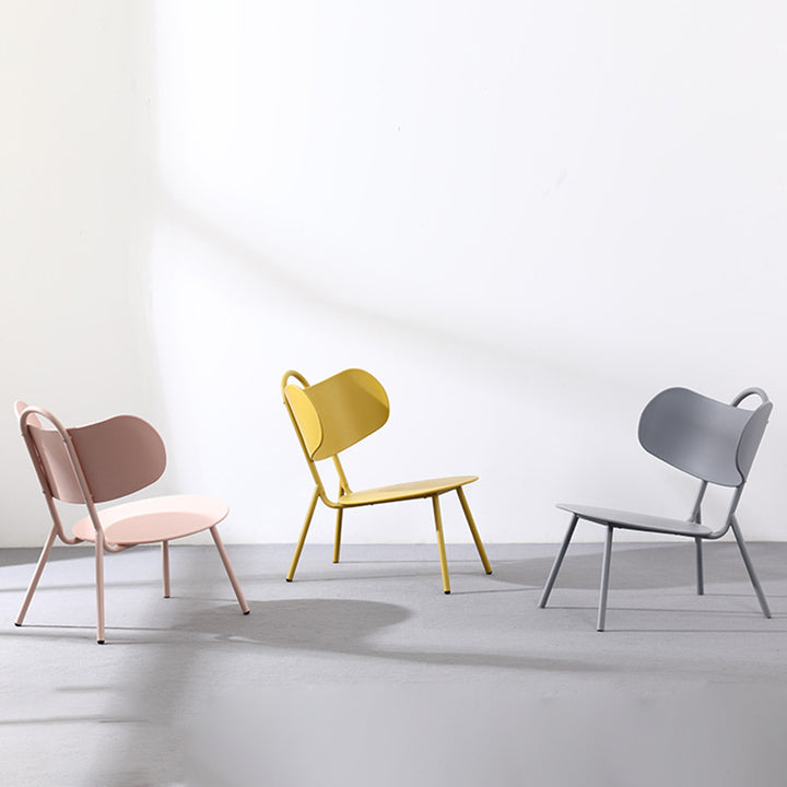 Chaise d'accent contemporaine nordique en plastique et fer avec dossier incurvé et siège rond pour chambre, salon, balcon 