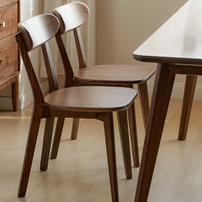Traditioneller Vintage-Esszimmerstuhl aus Gummibaumholz mit geschwungener Rückenlehne und schlankem Sitz für Küche und Wohnzimmer 