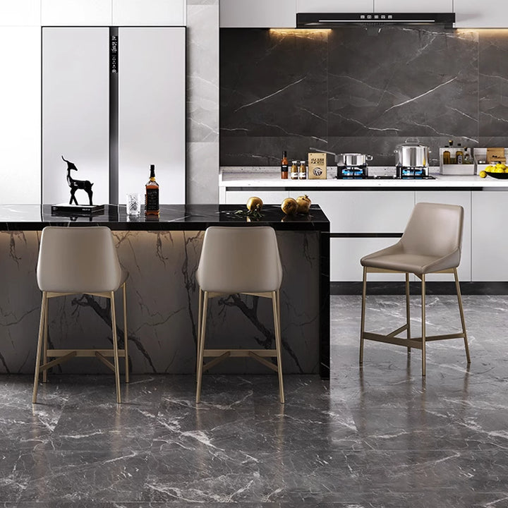 Tabouret de bar courbé en cuir PU minimaliste moderne et en acier au carbone pour salle à manger et salon 