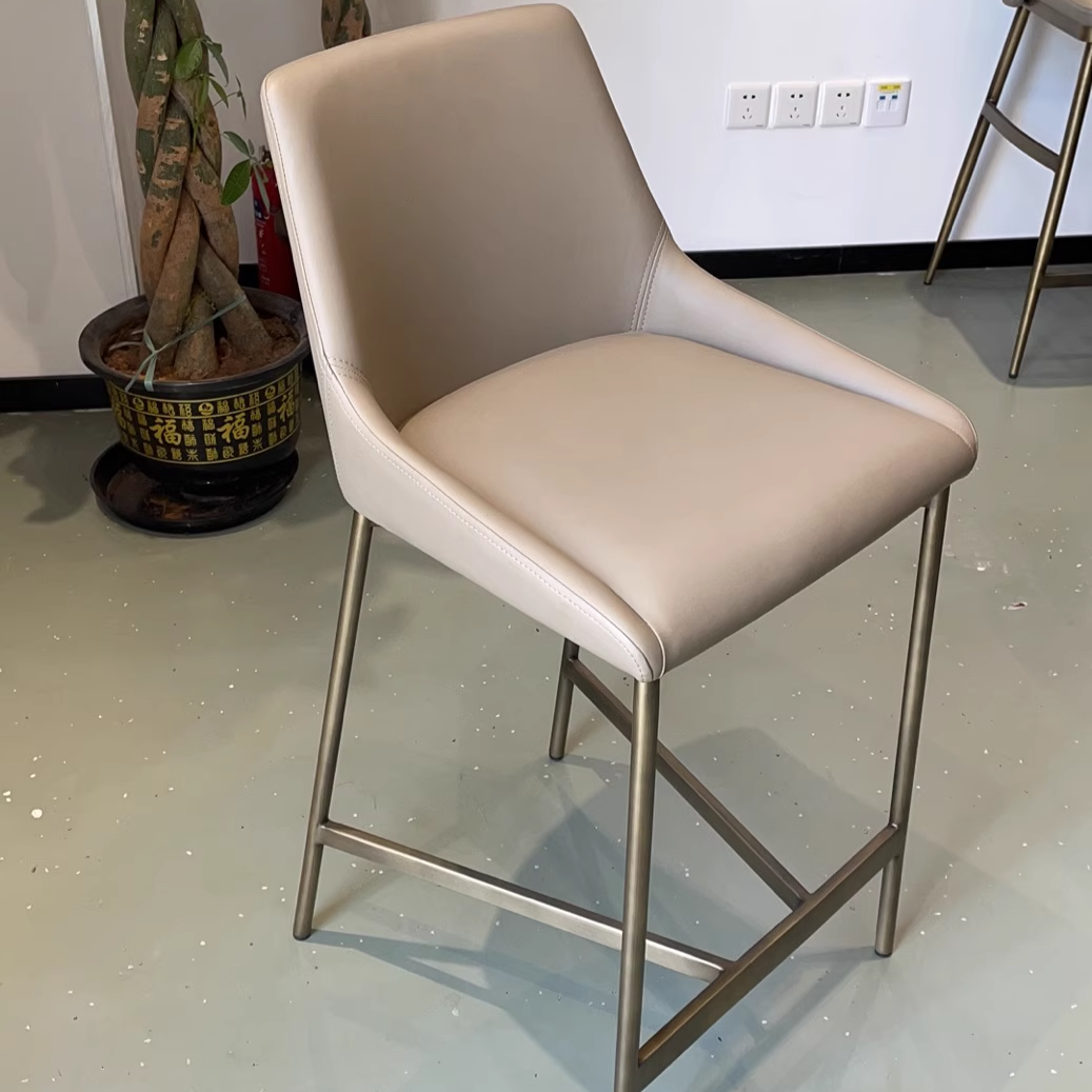 Tabouret de bar courbé en cuir PU minimaliste moderne et en acier au carbone pour salle à manger et salon 
