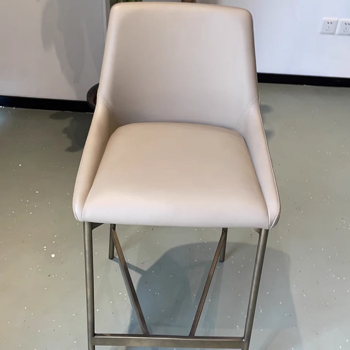 Tabouret de bar courbé en cuir PU minimaliste moderne et en acier au carbone pour salle à manger et salon 
