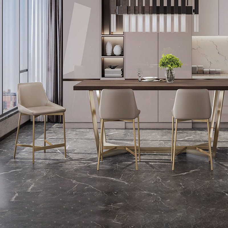 Tabouret de bar courbé en cuir PU minimaliste moderne et en acier au carbone pour salle à manger et salon 