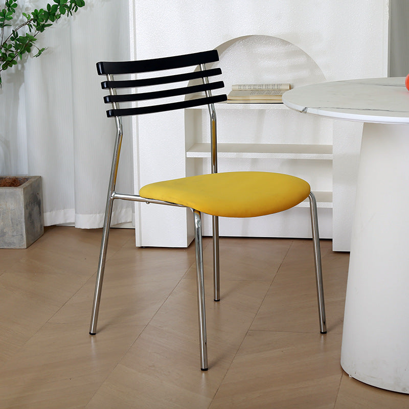 Silla de comedor curva de tela e hierro minimalista moderna para comedor y sala de estar 