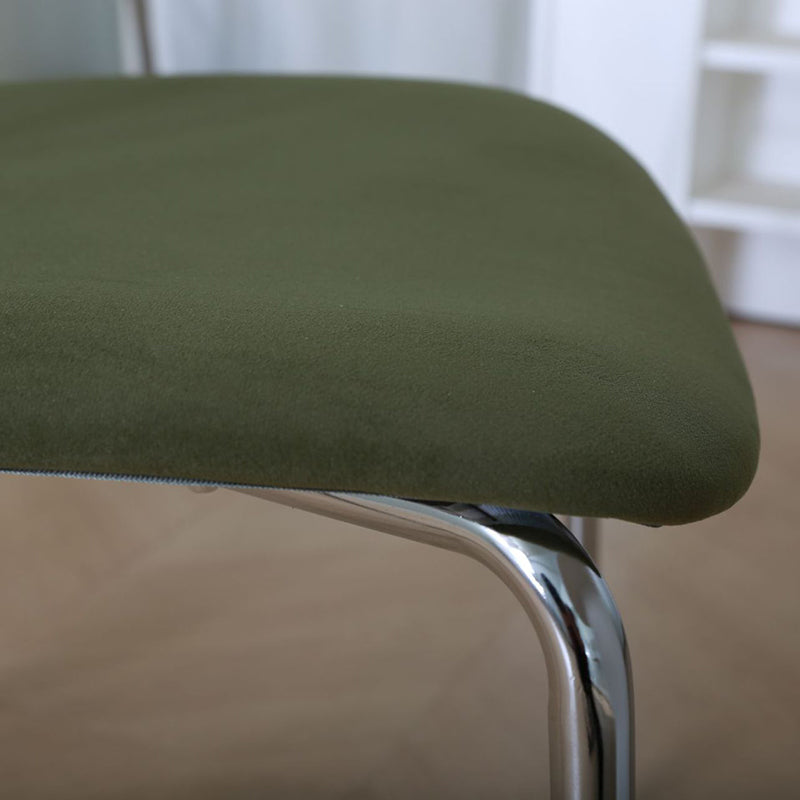 Silla de comedor curva de tela e hierro minimalista moderna para comedor y sala de estar 