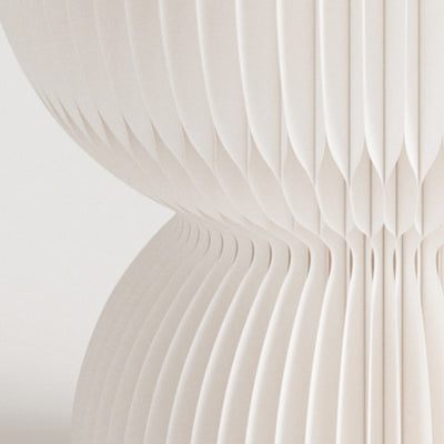 Zeitgenössischer kreativer Leder- & Kraftpapier-Lotus-förmiger faltbarer niedriger Hocker für Schlafzimmer & Wohnzimmer 