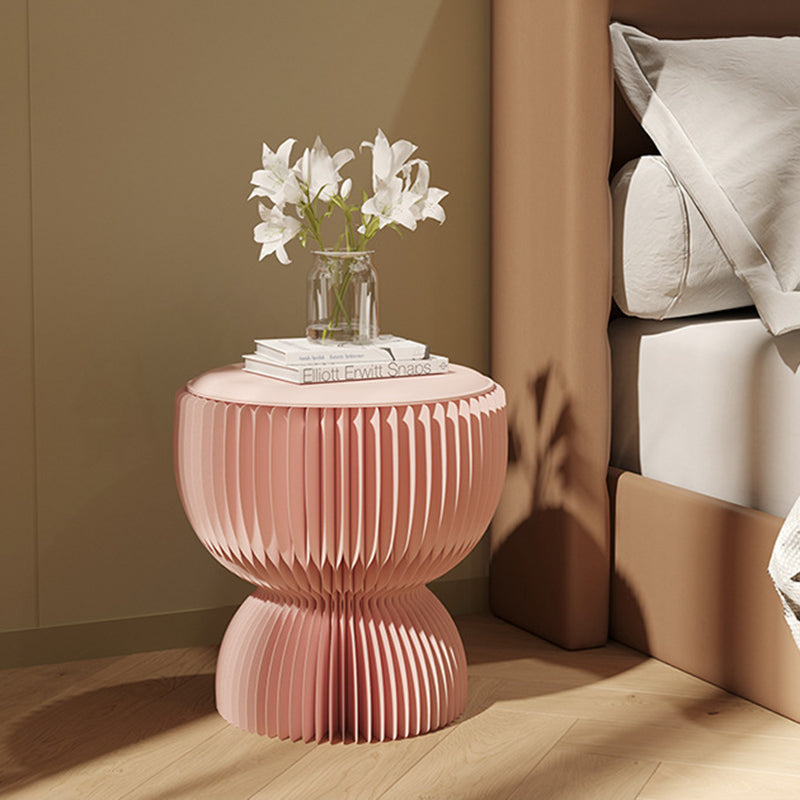Zeitgenössischer kreativer Leder- & Kraftpapier-Lotus-förmiger faltbarer niedriger Hocker für Schlafzimmer & Wohnzimmer 
